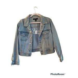 Forever21 light denim jacket with BROOKLYN embroidery. Sz. S